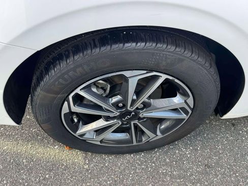 Used 2023 Kia Forte LXS w/ LXS Technology Package image 7