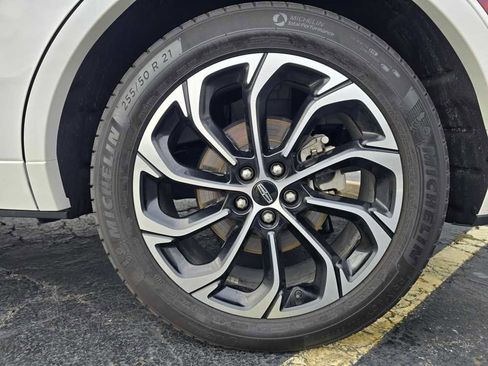 Used 2024 Lincoln Nautilus Reserve w/ Equipment Group 203A image 4