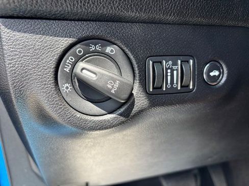 Used 2019 Dodge Challenger SXT w/ Driver Convenience Group RWD image 39