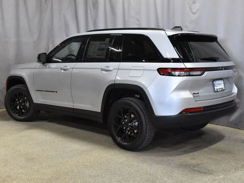 New 2025 Jeep Grand Cherokee Altitude image 7