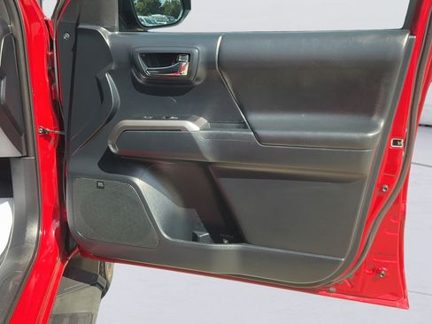 Used 2019 Toyota Tacoma Limited RWD image 10