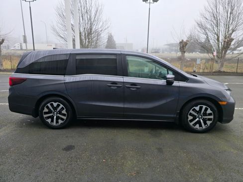 Certified 2025 Honda Odyssey EX-L image 7