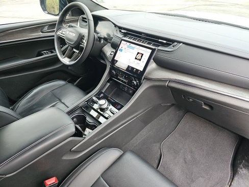 Used 2024 Jeep Grand Cherokee Overland w/ Luxury Tech Group IV image 14