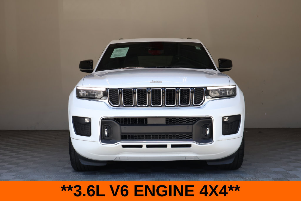 Used 2025 Jeep Grand Cherokee Overland w/ Luxury Tech Group IV AWD/4WD image 4