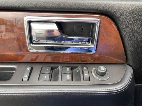 Used 2016 Lincoln Navigator Select AWD/4WD image 15