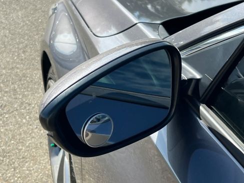Used 2018 Honda Accord Touring image 11