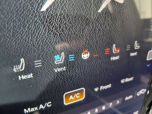 Used 2023 RAM 1500 Laramie image 12