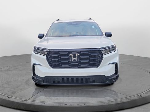 Certified 2025 Honda Pilot Sport image 2