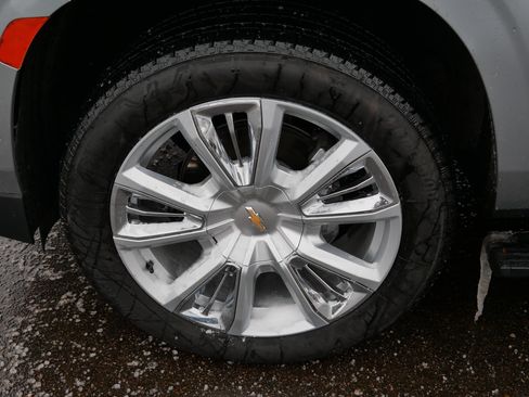 Used 2024 Chevrolet Suburban High Country image 15