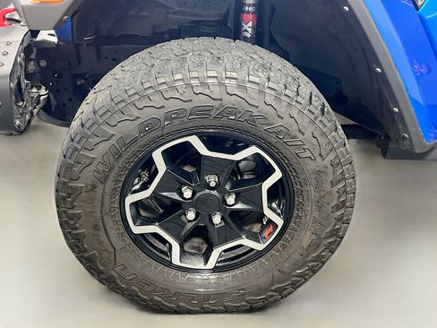 Used 2022 Jeep Gladiator Rubicon w/ Advanced Safety Group image 13