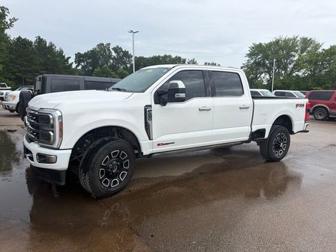 Used 2024 Ford F250 Platinum AWD/4WD image 2