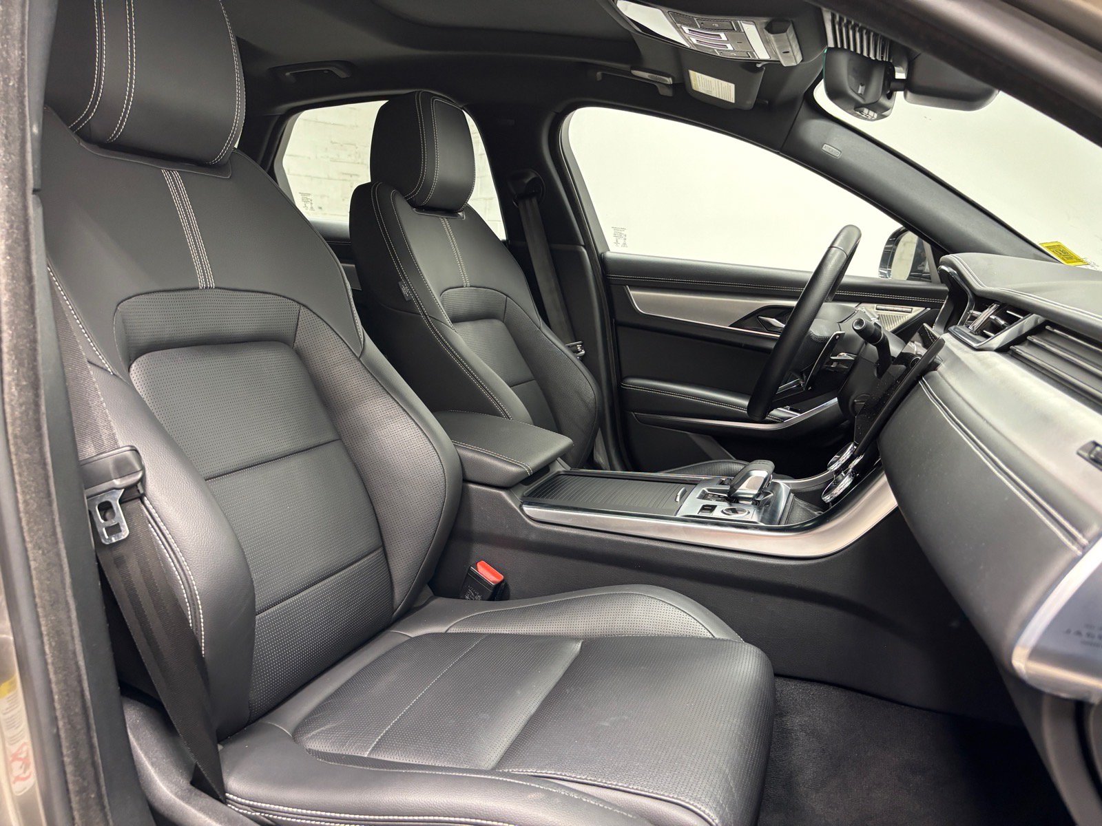Used 2023 Jaguar XF R-Dynamic SE AWD/4WD image 30