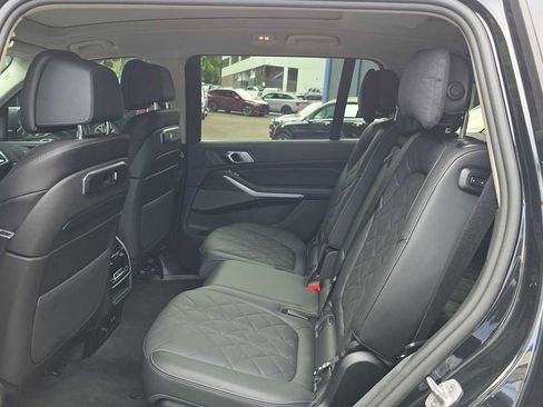 Used 2025 BMW X7 xDrive40i w/ Premium Package AWD/4WD image 16