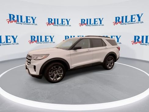 New 2026 Ford Explorer Active image 4