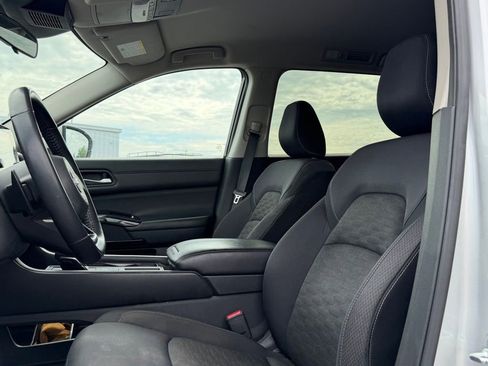 Used 2022 Nissan Pathfinder SV w/ SV Black Package image 13