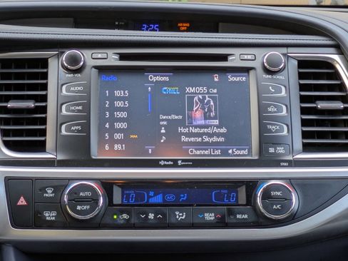 Used 2015 Toyota Highlander XLE image 14