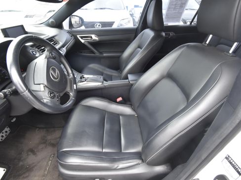 Used 2015 Lexus CT 200h w/ Navigation Package FWD image 2