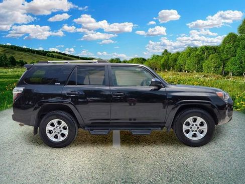 Used 2022 Toyota 4Runner SR5 RWD image 7