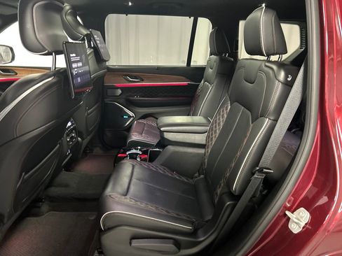 Used 2025 Jeep Grand Cherokee L Summit AWD/4WD image 24