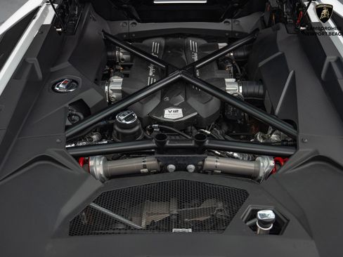 Used 2019 Lamborghini Aventador S image 22