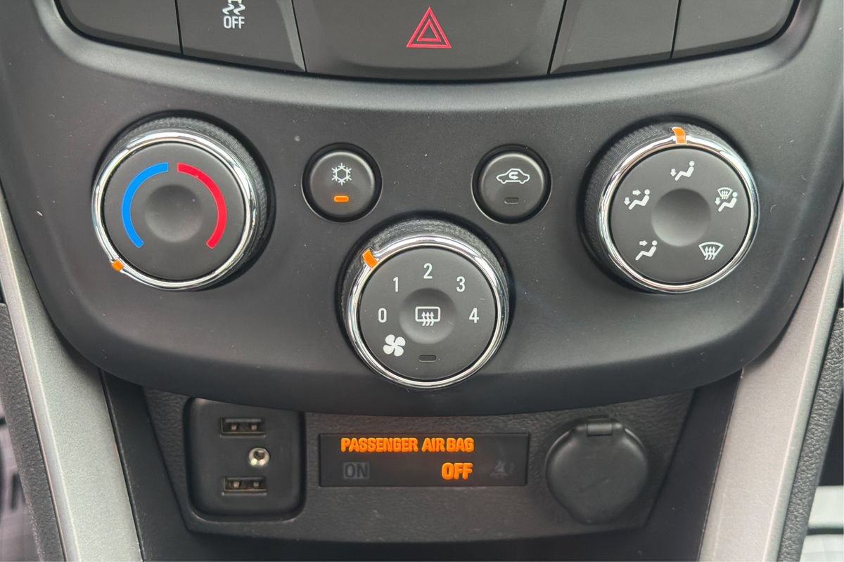 Used 2020 Chevrolet Trax LS w/ Tint and Cruise Package FWD image 28