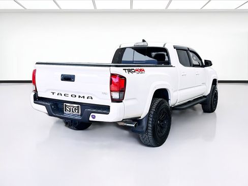 Used 2018 Toyota Tacoma TRD Sport image 4