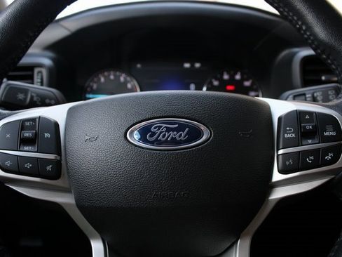 Used 2023 Ford Explorer XLT image 12