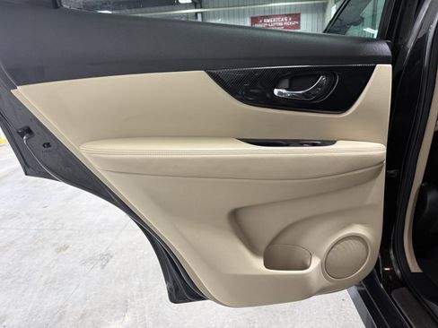 Used 2017 Nissan Rogue SL w/ SL Premium Package image 20