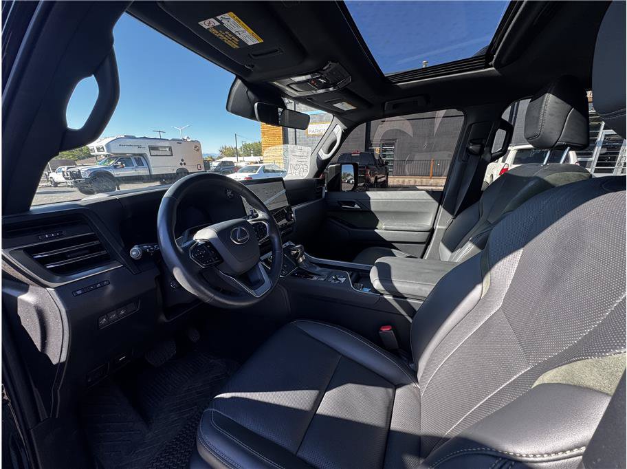 Used 2024 Lexus GX 550 AWD/4WD image 2