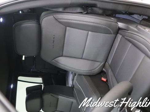 Used 2025 GMC Yukon XL Denali w/ Denali Reserve Package image 14