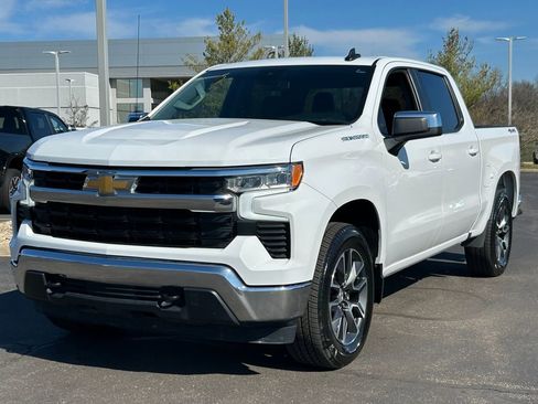 Used 2024 Chevrolet Silverado 1500 LT image 3