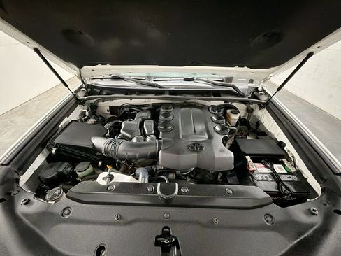 Used 2016 Toyota 4Runner SR5 RWD image 27