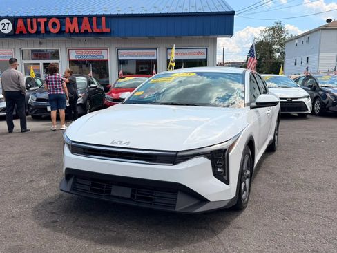 Used 2025 Kia K4 FWD image 1
