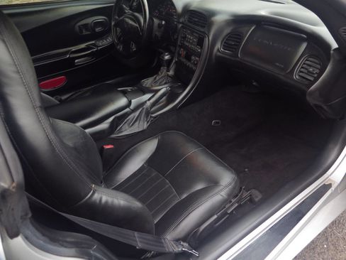 Used 1999 Chevrolet Corvette Coupe w/ Performance Handling Pkg image 15