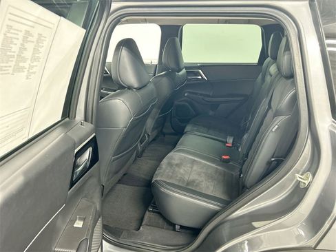 Used 2022 Mitsubishi Outlander SE image 20