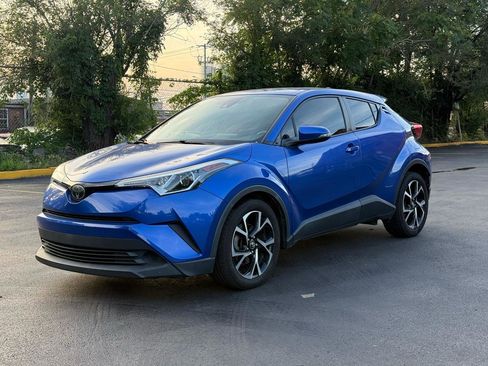 Used 2018 Toyota C-HR XLE FWD image 2