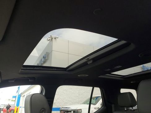 Used 2023 Chevrolet Traverse RS w/ LPO, Floor Liner Package AWD/4WD image 6