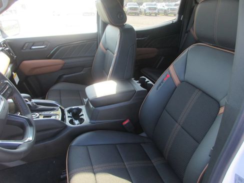 New 2026 GMC Canyon AT4 AWD/4WD image 11