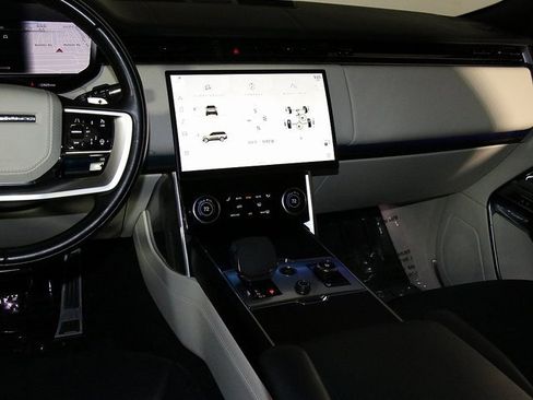 Used 2022 Land Rover Range Rover Long Wheelbase SE image 19