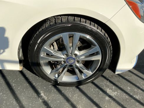 Used 2015 Mercedes-Benz E 250 4MATIC image 27