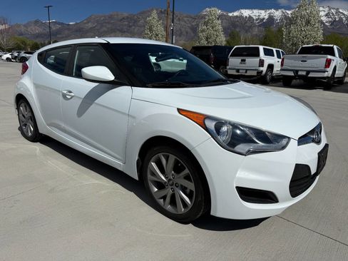 Used 2016 Hyundai Veloster image 9