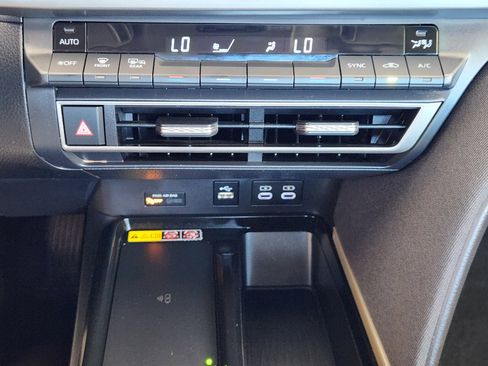 Used 2025 Toyota Camry LE image 20