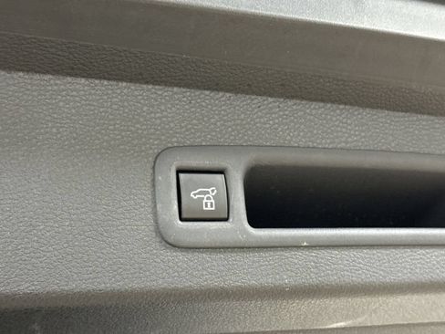 Used 2025 Toyota Sienna XLE AWD/4WD image 30