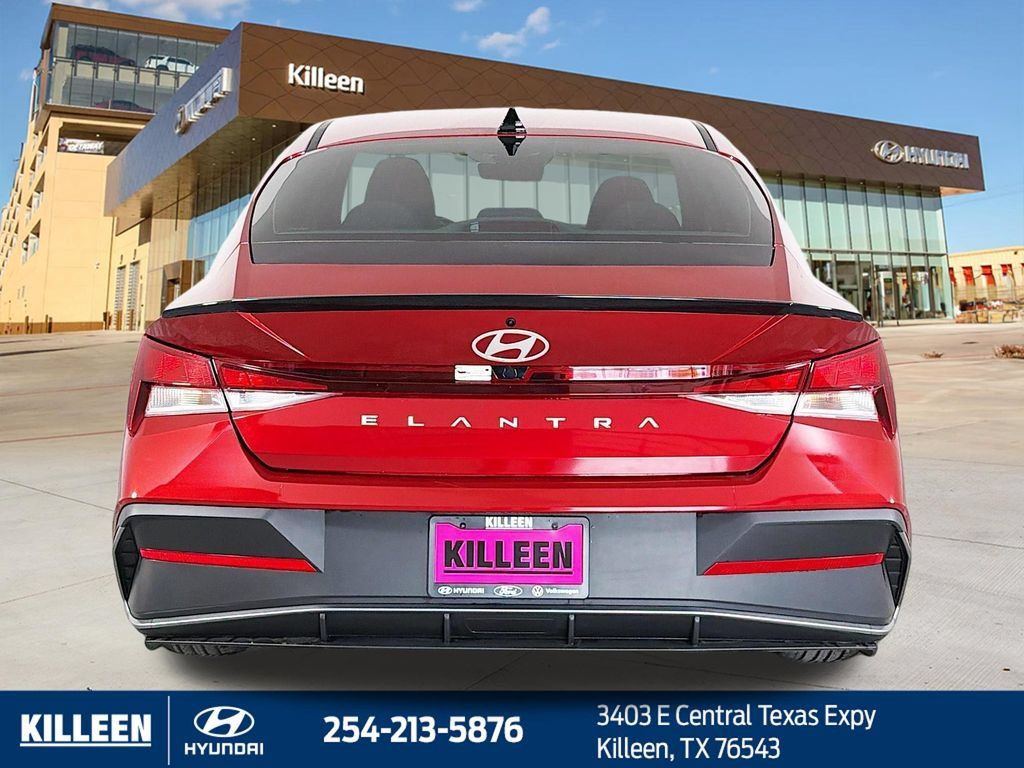 Used 2025 Hyundai Elantra Sport FWD image 8