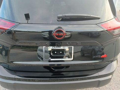 Used 2026 Nissan Rogue SV AWD/4WD image 14