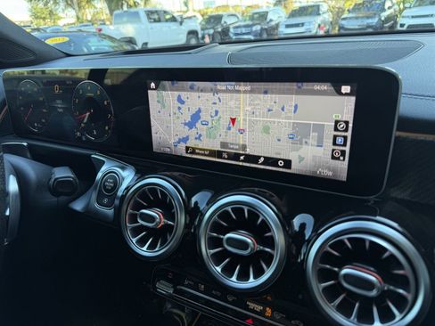 Used 2020 Mercedes-Benz GLB 250 image 27