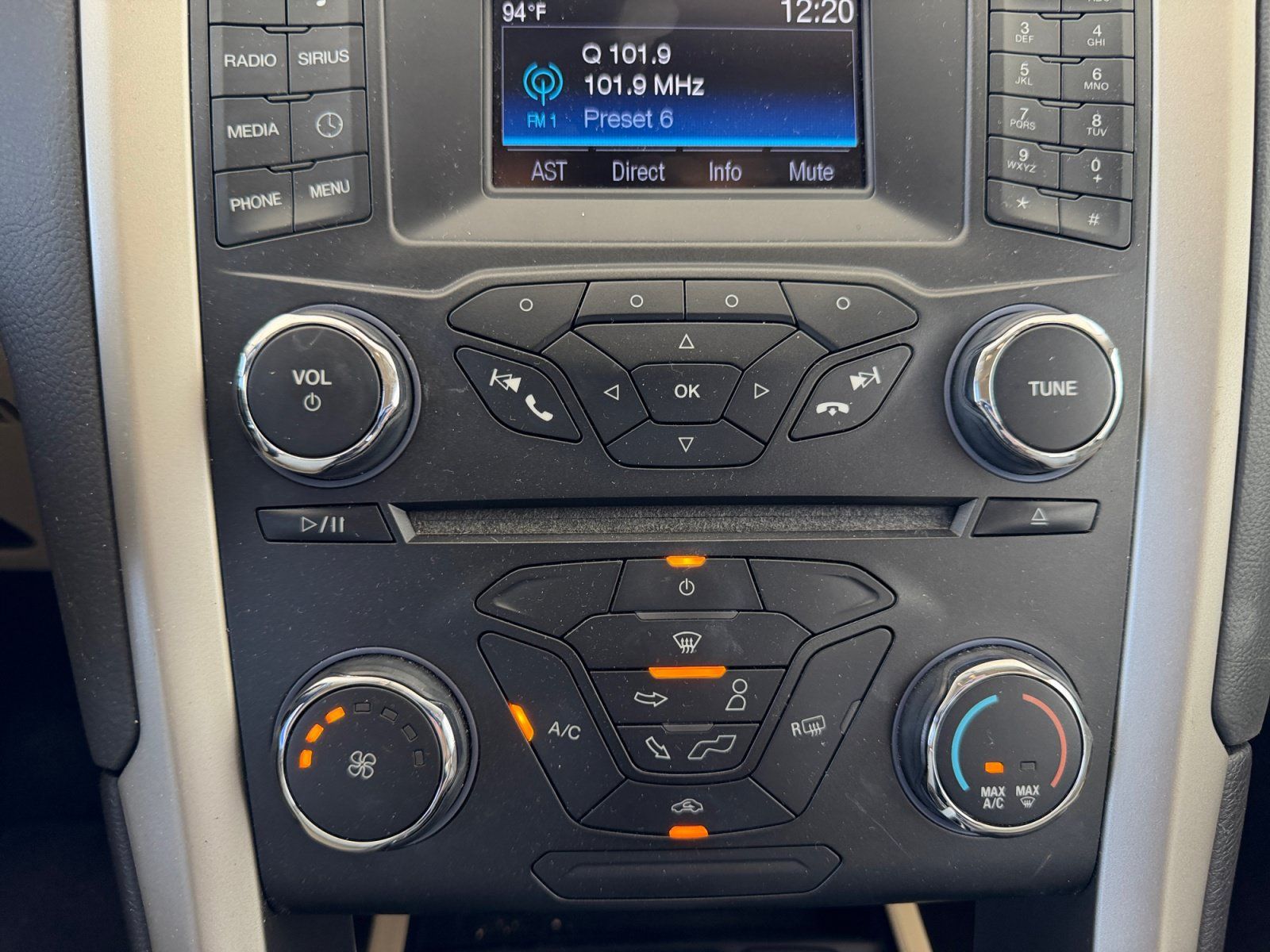 Used 2015 Ford Fusion SE FWD image 21