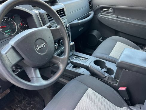 Used 2010 Jeep Liberty Sport w/ Popular Equipment Group AWD/4WD image 11
