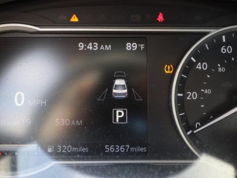 Used 2024 Nissan Versa SR FWD image 18