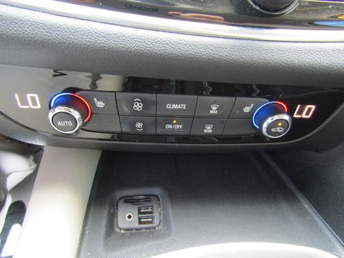 Used 2020 Buick Enclave Essence w/ Trailering Package, 5000 lbs. FWD image 29